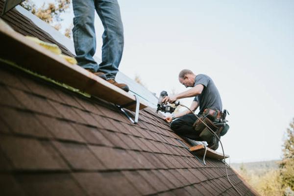 Choosing the Right Englewood Roofing Contractor for Your Home