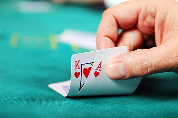 The Role of Luck in Poker: Embracing Variance and Staying Positive